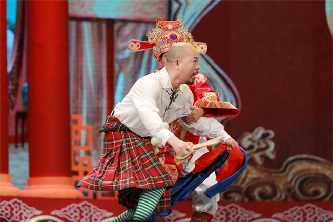 Tiết lộ bí mật đằng sau những trang phục ‘kỳ dị’ trong Táo Quân 2018