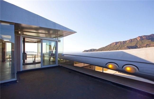 Thấy xác chiếc máy bay ngổn ngang trên đồi, không ai tin vào mắt mình khi lại gần và nhìn trực tiếp - Ảnh 4.