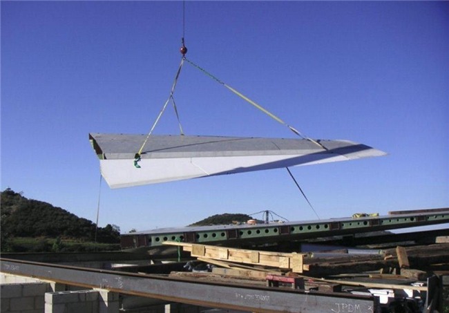 Thấy xác chiếc máy bay ngổn ngang trên đồi, không ai tin vào mắt mình khi lại gần và nhìn trực tiếp - Ảnh 6.