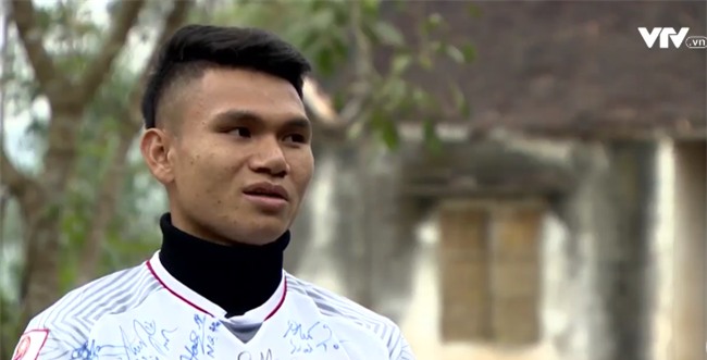 Tự sự ngày trở về của các cầu thủ U23 Việt Nam: Chỉ mong chiếc xe buýt đi mãi như thế!-10