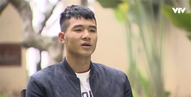 Tự sự ngày trở về của các cầu thủ U23 Việt Nam: Chỉ mong chiếc xe buýt đi mãi như thế!-11