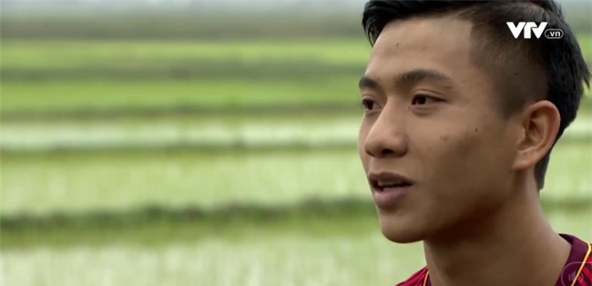 Tự sự ngày trở về của các cầu thủ U23 Việt Nam: Chỉ mong chiếc xe buýt đi mãi như thế!-4