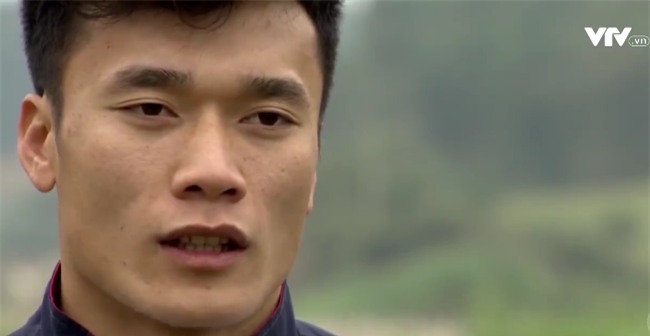 Tự sự ngày trở về của các cầu thủ U23 Việt Nam: Chỉ mong chiếc xe buýt đi mãi như thế!-8