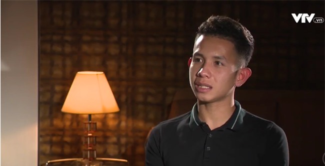 Tự sự ngày trở về của các cầu thủ U23 Việt Nam: Chỉ mong chiếc xe buýt đi mãi như thế!-9