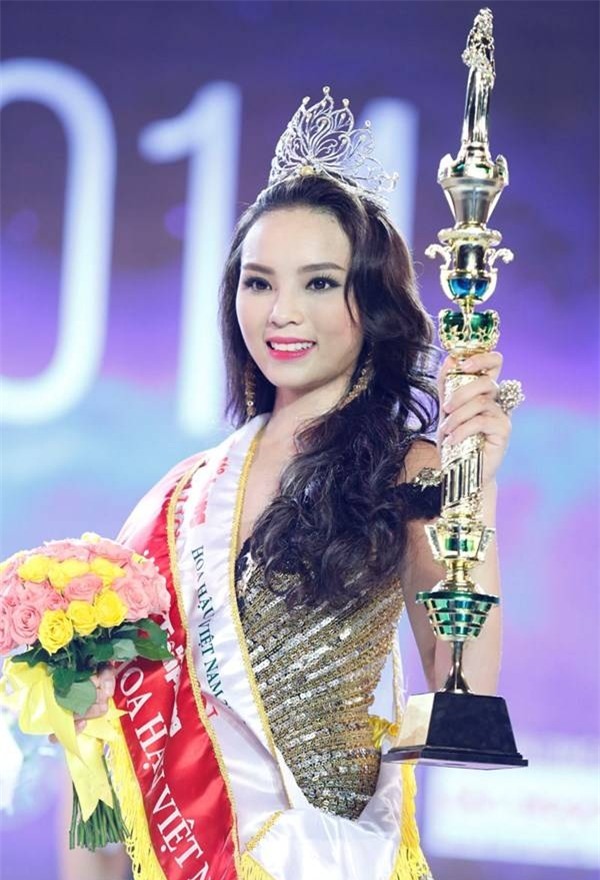 Top 3 Hoa hậu Việt Nam 2014 sau 4 năm: Vì gia đình mà kẻ vượt chông gai, người lặng lẽ sống-1