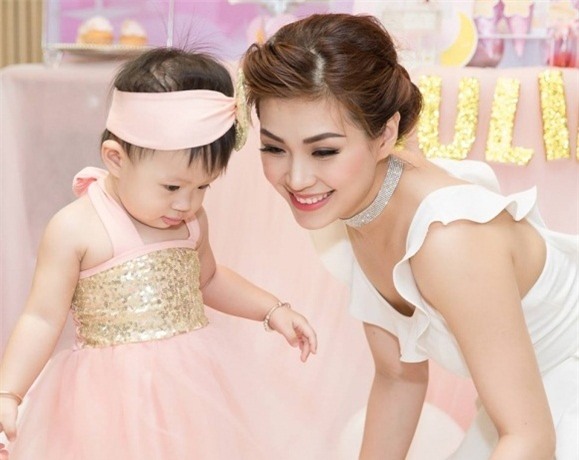 Top 3 Hoa hậu Việt Nam 2014 sau 4 năm: Vì gia đình mà kẻ vượt chông gai, người lặng lẽ sống-11