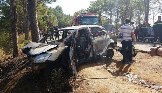 Nghi vấn cha châm lửa đốt xe tự tử cùng con 5 tuổi - Ảnh 2.