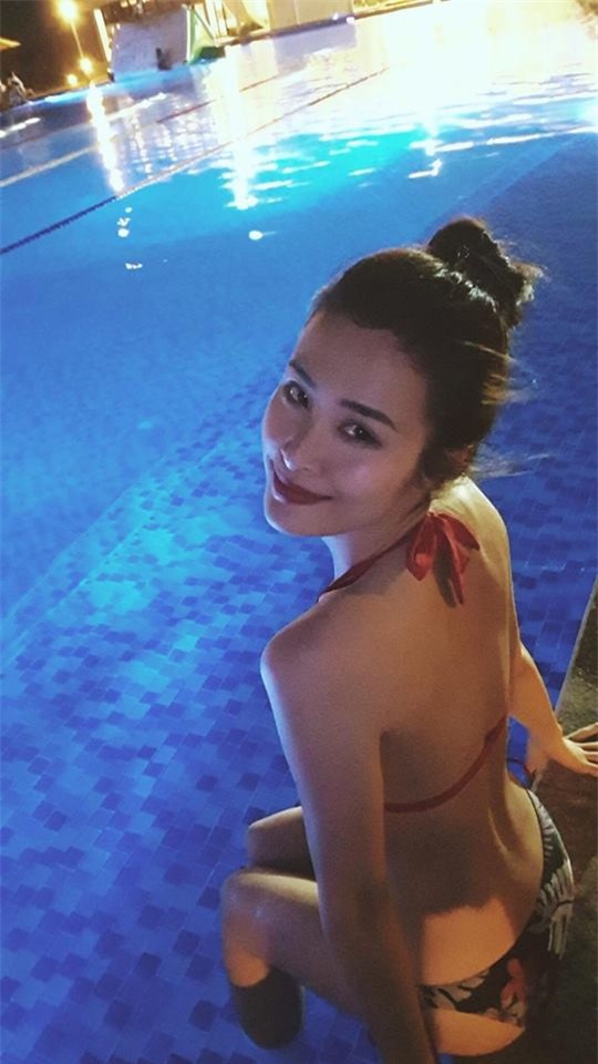 Đăng ảnh diện bikini đầu năm, Đông Nhi khiến fan ngỡ ngàng bởi vóc dáng chuẩn và nóng bỏng - Ảnh 2.