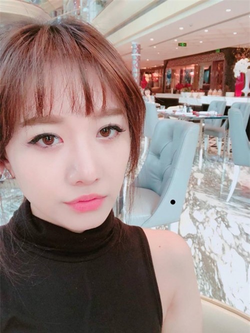 Bí quyết trang điểm ‘không tuổi’ của bà xã Trấn Thành ở đời thường và trên thảm đỏ - Ảnh 19.