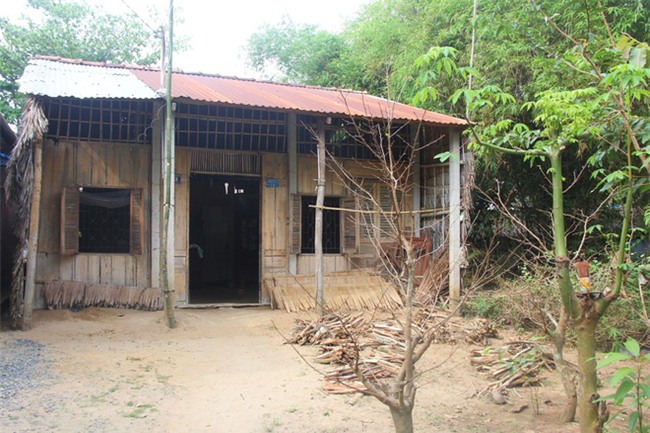 Phép màu kỳ diệu đến với cặp vợ chồng trẻ nuôi con gái 4 tuổi bị não úng thủy, đầu to gấp 3 lần trong năm mới - Ảnh 1.