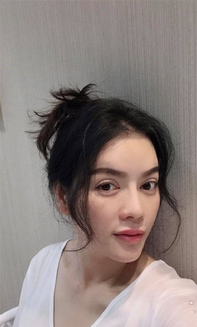 ngo ngang dung nhan my nhan tuoi tuat khi trut bo lop trang diem hinh anh 16