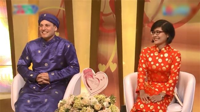 vo chong son: "cuoi vo bung" voi chang re ngoai quoc nho me vo di mua... do lot - 1