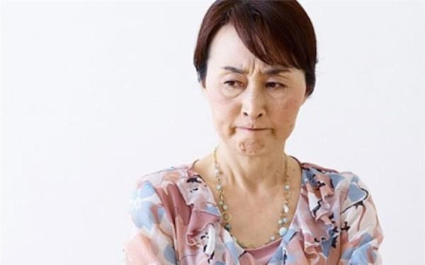 nam dau lam dau, bi me chong ghet bo vi gia dinh ben ngoai khong sang chuc tet - 1