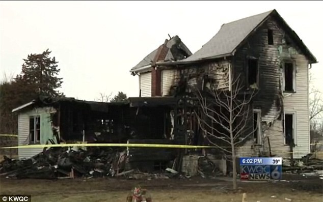 Nhà bốc cháy ngùn ngụt, mẹ ném con sơ sinh 12 ngày tuổi ra ngoài cửa sổ, cảnh tượng sau đó khiến người ta không khỏi xót xa - Ảnh 4.