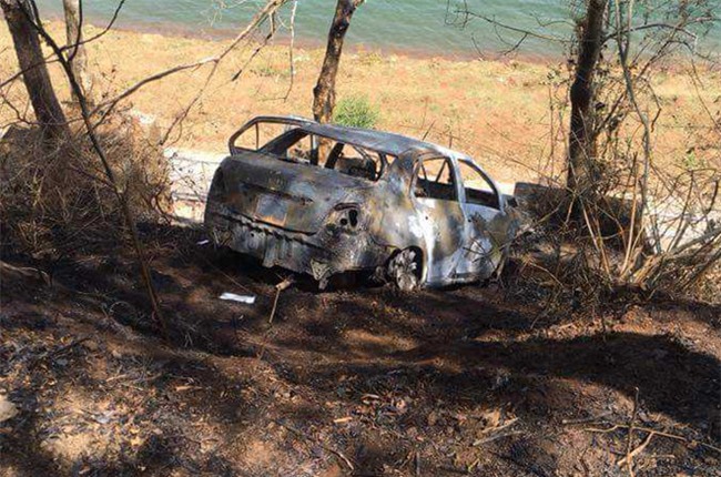 Cha tưới xăng tự tử cùng con trong ôtô 4 chỗ do mâu thuẫn gia đình