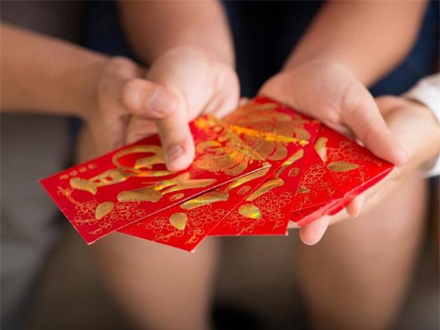 hy huu: bo me bi con gai kien ra toa vi "bien thu" hon 200 trieu tien li xi - 1