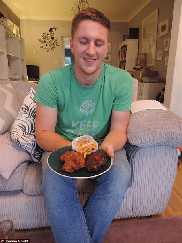 Công thức gà giòn giống hệt ngoài tiệm gà rán nổi tiếng đây rồi, các mẹ làm ngay cho con ăn thôi nào - Ảnh 2.