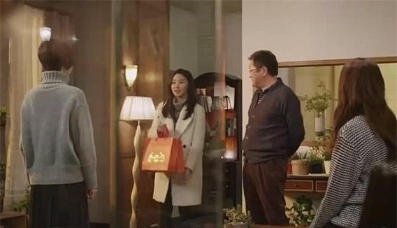 Cô nàng 27 tuổi dẫn người yêu về ra mắt dịp Tết, ép biếu nhà mình cây cảnh, giỏ quà Tết khiến chị em tranh cãi - Ảnh 6.