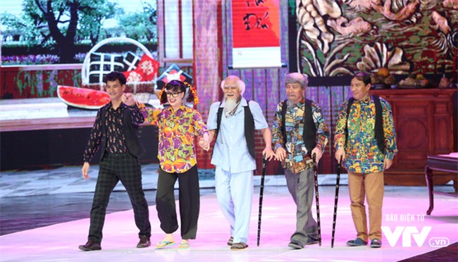 Clip: Lời chúc Tết bá đạo từ gia đình không cùng huyết thống của Xuân Bắc-2