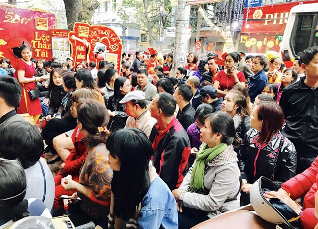 ngày thần tài,thần tài,vía thần tài,mua vàng cầu may,mua vàng