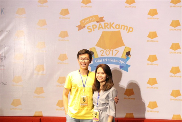 Hoàng Phong và Thùy Trang (đồng sáng lập LOK).