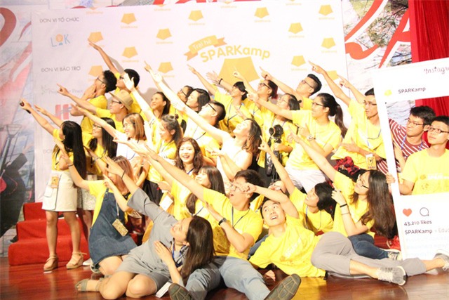 Phong và đội ngũ nhân sự trẻ tràn đầy nhiệt huyết vì cộng đồng của LOK.