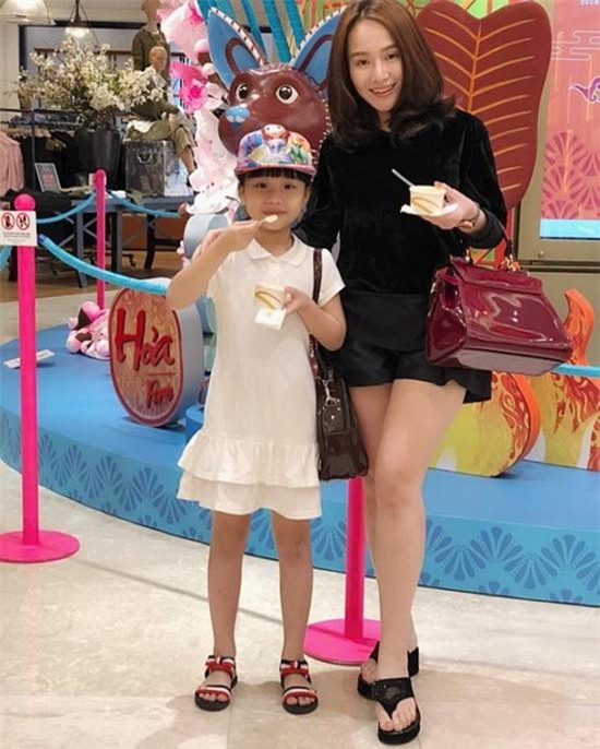 Vợ cũ Thành Trung lần đầu kể lại quãng thời gian 6 năm nơi đất khách, một mình nuôi con