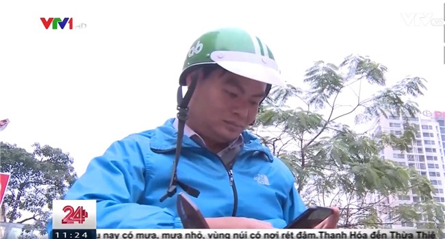 Clip: Khi giám đốc, thạc sĩ kinh tế và phụ nữ Dao 60 tuổi chung sân chạy xe ôm công nghệ kiếm cơm - Ảnh 4.