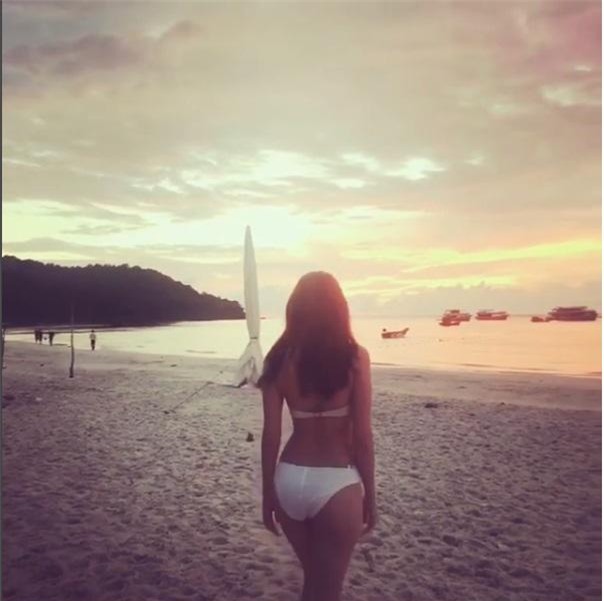 ngoc trinh tro lai dung dang cap vong eo 56 cm, than hinh nuot na trang min - 2