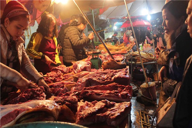 hang nghin nguoi dan doi mua di “sam” do o cho vieng cau may - 12