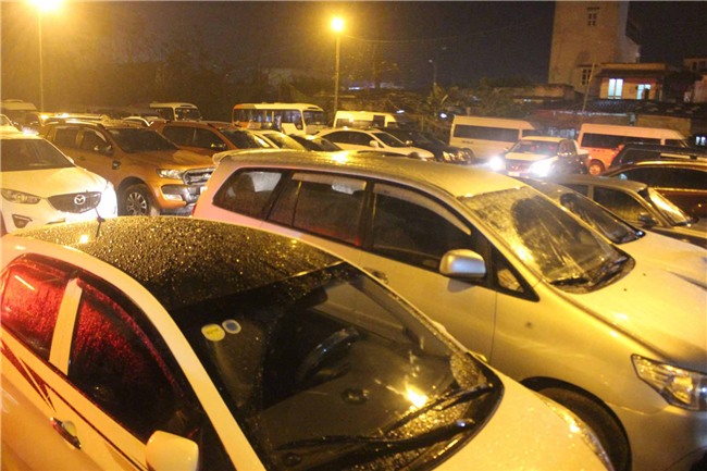 hang nghin nguoi dan doi mua di “sam” do o cho vieng cau may - 16