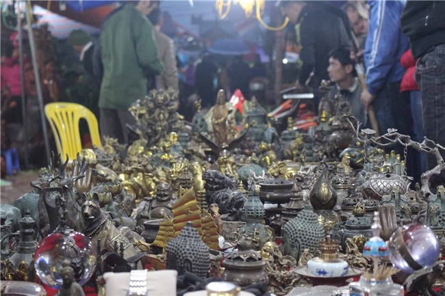 hang nghin nguoi dan doi mua di “sam” do o cho vieng cau may - 4