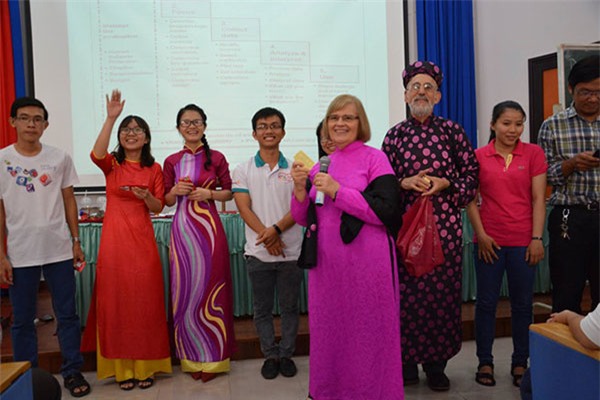 Thảo Uyên chia sẻ cô mong muốn được truyền lửa cho thế hệ trẻ.Ảnh: NVCC