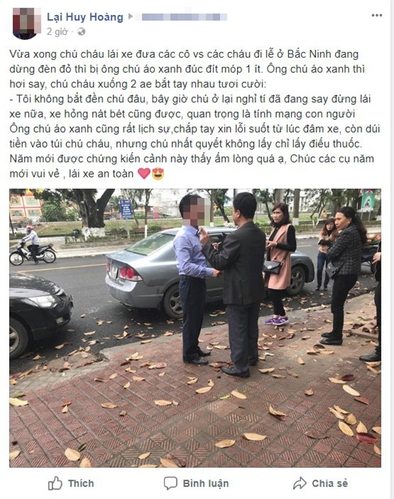 Đâm móp đuôi ô tô, hành động tiếp theo của chủ xe với người bị nạn gây xôn xao - Ảnh 1.