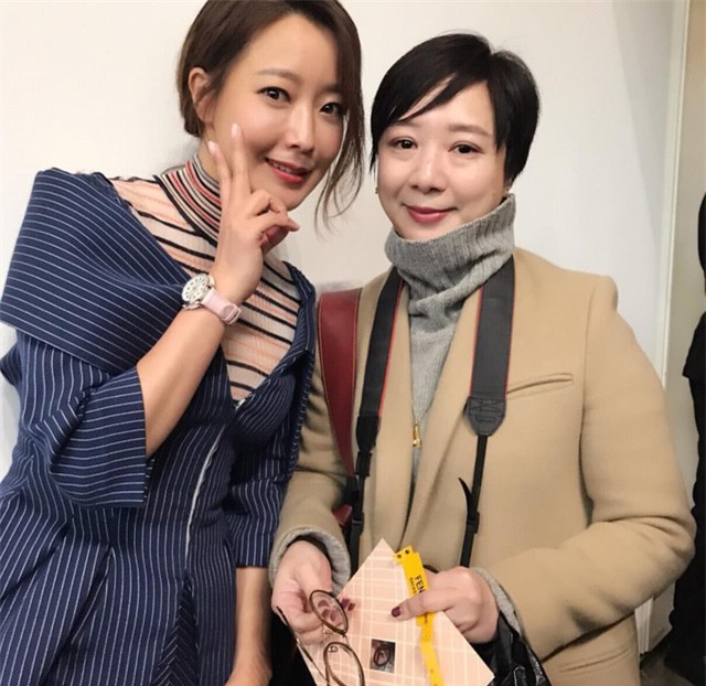 Kim Hee Sun ngày càng trẻ đẹp và cuốn hút nhờ chế độ tập luyện, ăn uống và chăm sóc da nghiêm ngặt.