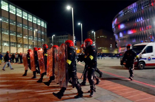 Cảnh sát đột tử khi ngăn bạo loạn trận Bilbao - Spartak Moscow - Ảnh 4.