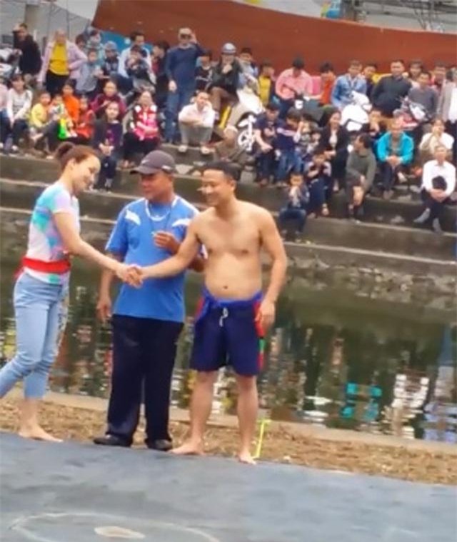 thieu nu noi tieng vi quat nga 2 do vat nam: “trong the thao khong co su phan biet” - 3