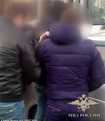 Nga: Con trai định giết bố mẹ giàu lấy tiền, bị gài bẫy ngược