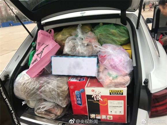 Trở về thành phố sau Tết, những người con xa quê còn mang theo những món ăn nặng trĩu tình yêu của cha mẹ - Ảnh 6.