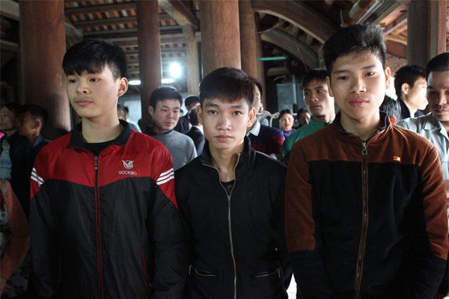 Vĩnh Phúc: Sôi động lễ cướp chiếu hội Đúc Bụt với mong muốn sinh con trai - Ảnh 1.