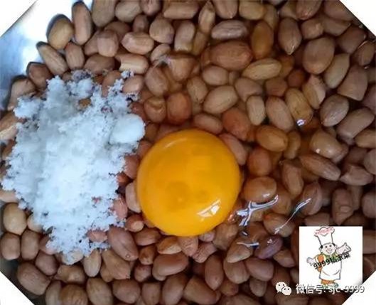 Lạc rang là xưa rồi, hãy trộn lạc với trứng và chút gia vị, bạn sẽ có món ăn ngon không tưởng - Ảnh 3.