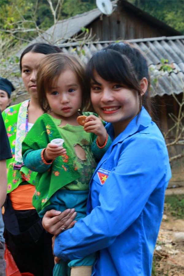 Xinh như con lai, đẹp tựa thiên thần, những bé gái vùng cao này khiến cư dân mạng không khỏi xuyến xao - Ảnh 4.
