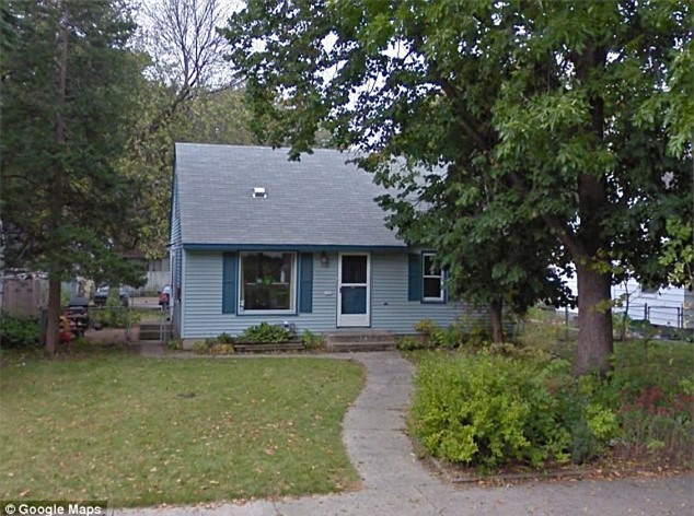 Nhốt 2 cô con gái suốt 10 năm ròng để hành hạ, xâm hại tình dục, người cha vô nhân tính khiến cả nước Mỹ rúng động - Ảnh 2.