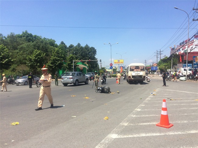 Kết luận ban đầu vụ tai nạn giao thông kinh hoàng ở Bình Dương: Tài xế vượt đèn đỏ, chạy sai làn - Ảnh 1.