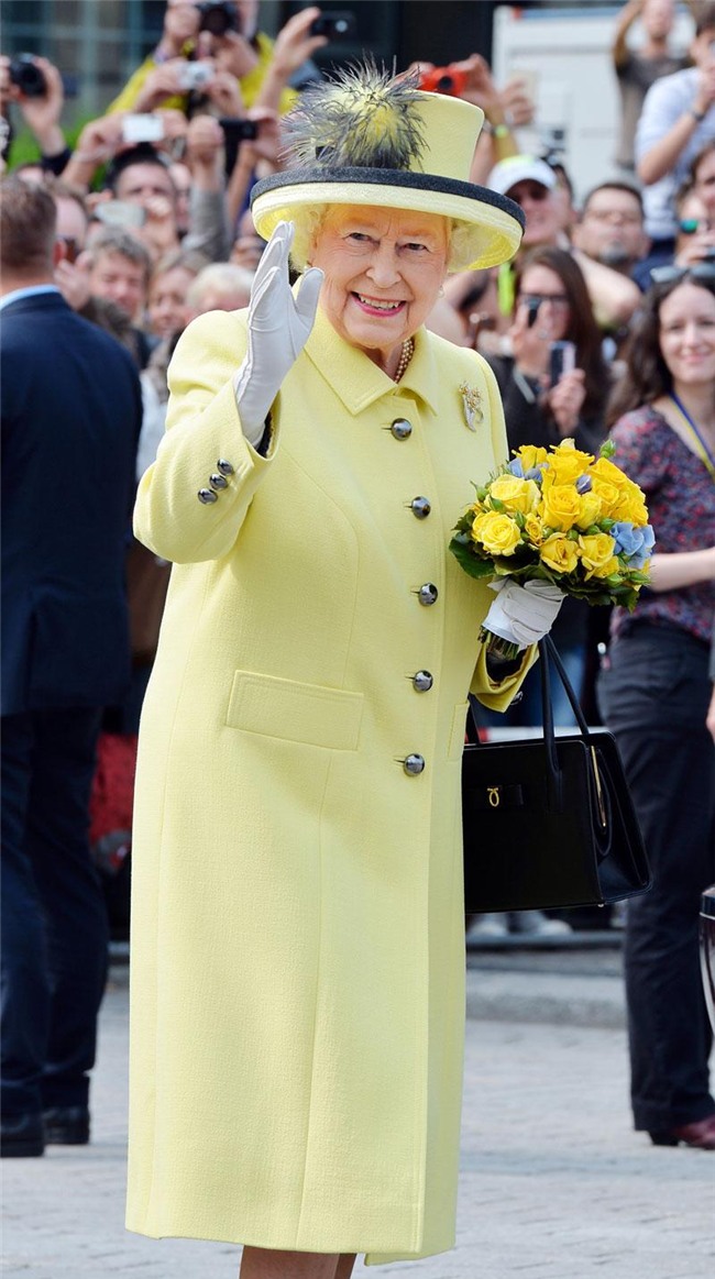 nguoi dan anh cang them yeu kinh nu hoang khi biet y nghia trang phuc cua ba - 1