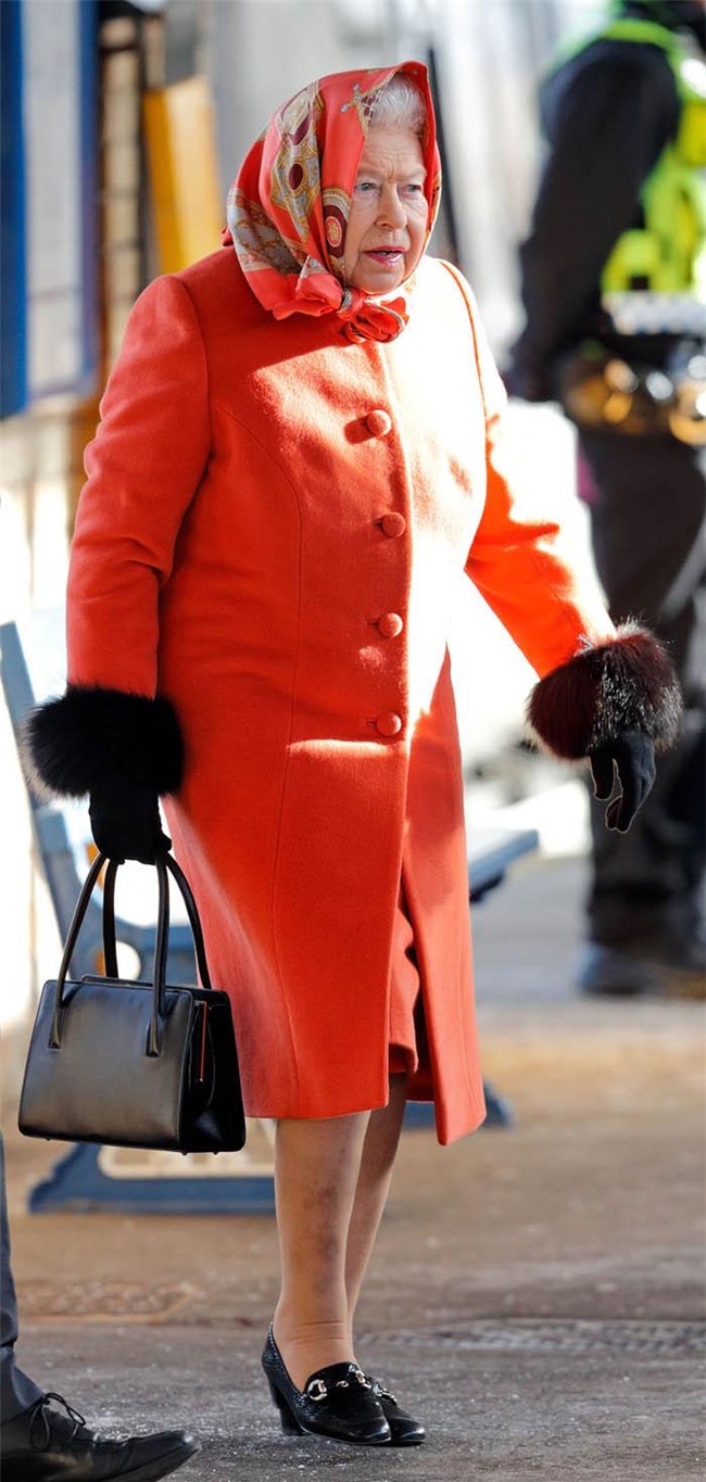 nguoi dan anh cang them yeu kinh nu hoang khi biet y nghia trang phuc cua ba - 10