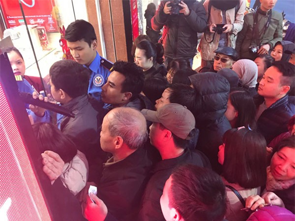 vàng thần tài,vía thần tài,xếp hàng mua vàng