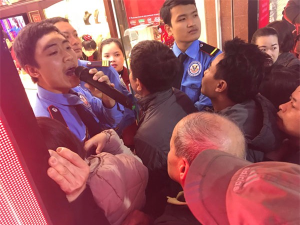 vàng thần tài,vía thần tài,xếp hàng mua vàng