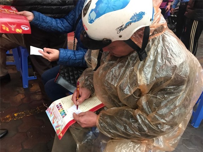 vàng thần tài,vía thần tài,xếp hàng mua vàng