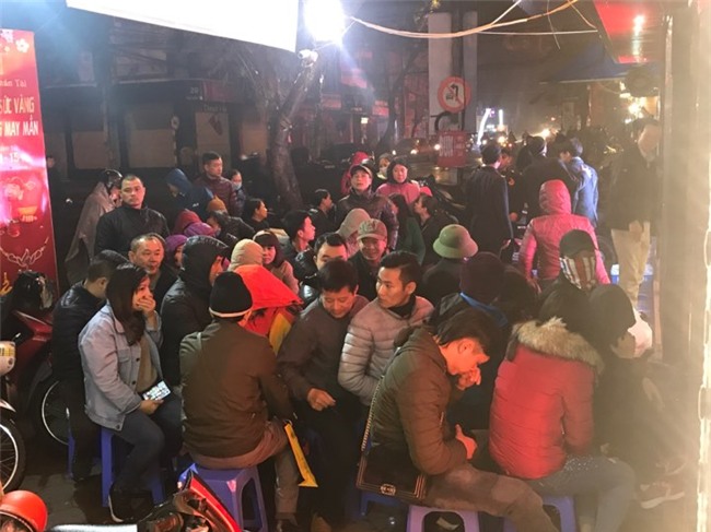 vàng thần tài,vía thần tài,xếp hàng mua vàng